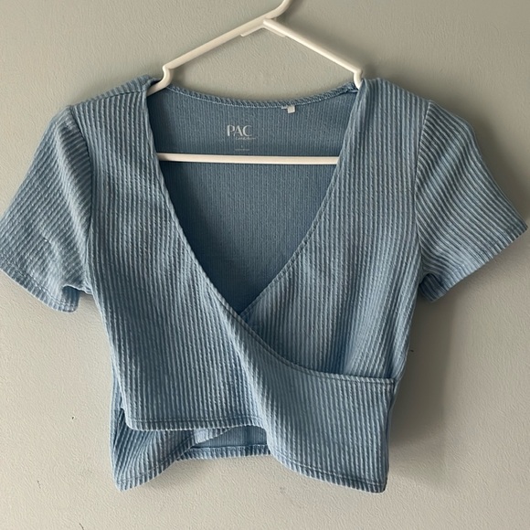 Short sleeve baby blue cropped t-shirt - Picture 1 of 5